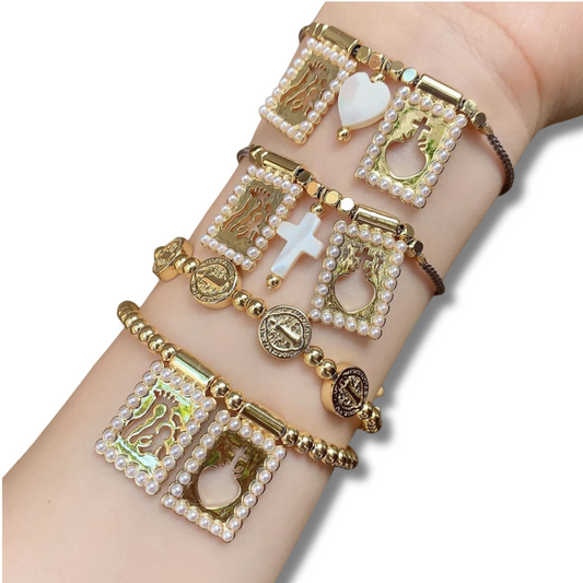 Pulseira Religiosa Ajustável com Pingente Banhado a Ouro