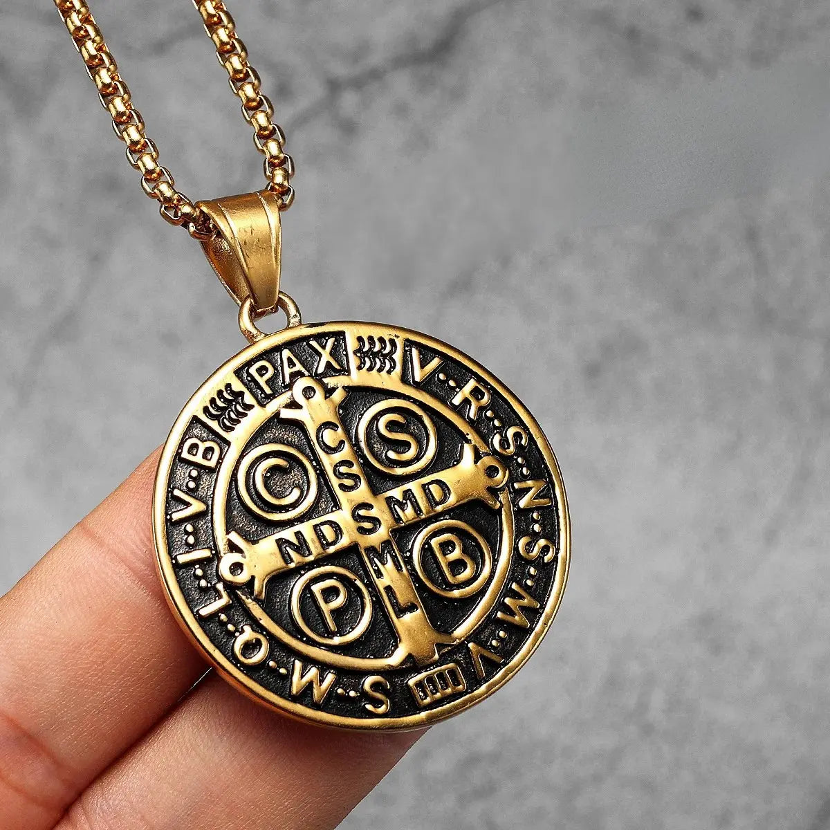 Colar Masculino Medalha de São Bento Dourado