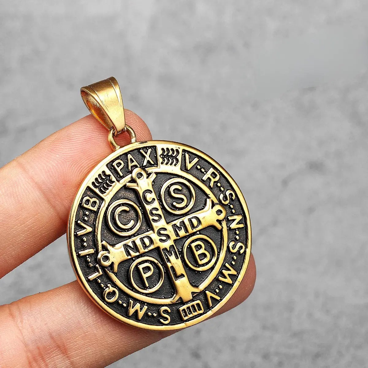 Pingente Medalha de São Bento Ouro