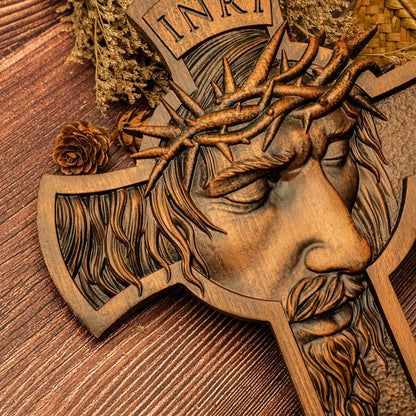 Cruz de Madeira com a Face de Cristo Coroado de Espinhos