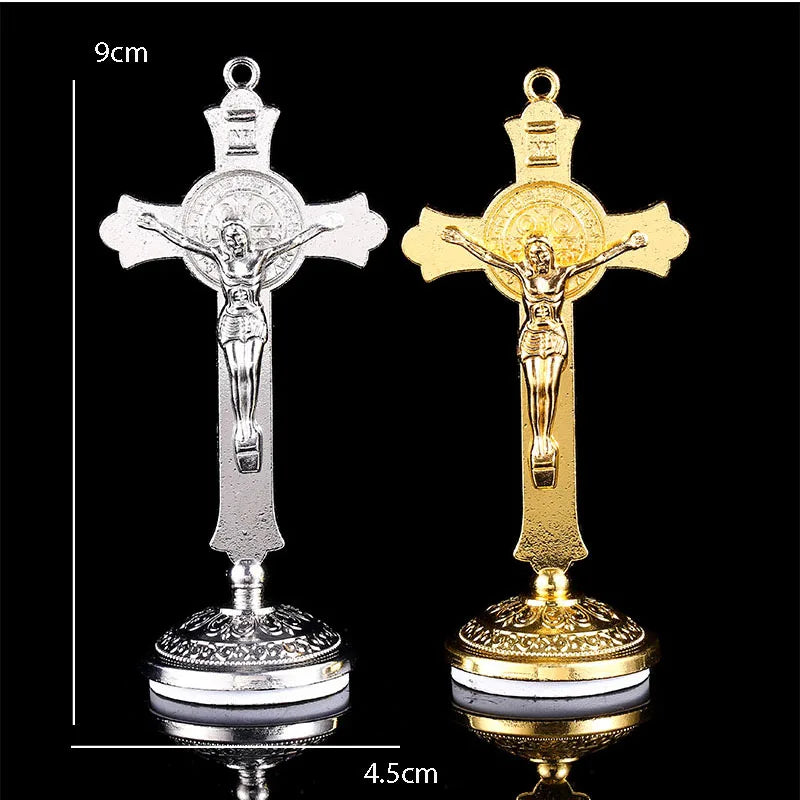 Crucifixo de São Bento Banhado a Ouro 9 cm