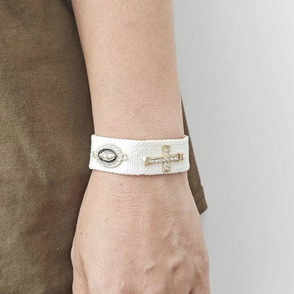 Pulseira de Corda Trançada com Cruz e Nossa Senhora de Guadalupe - Elegância e Fé