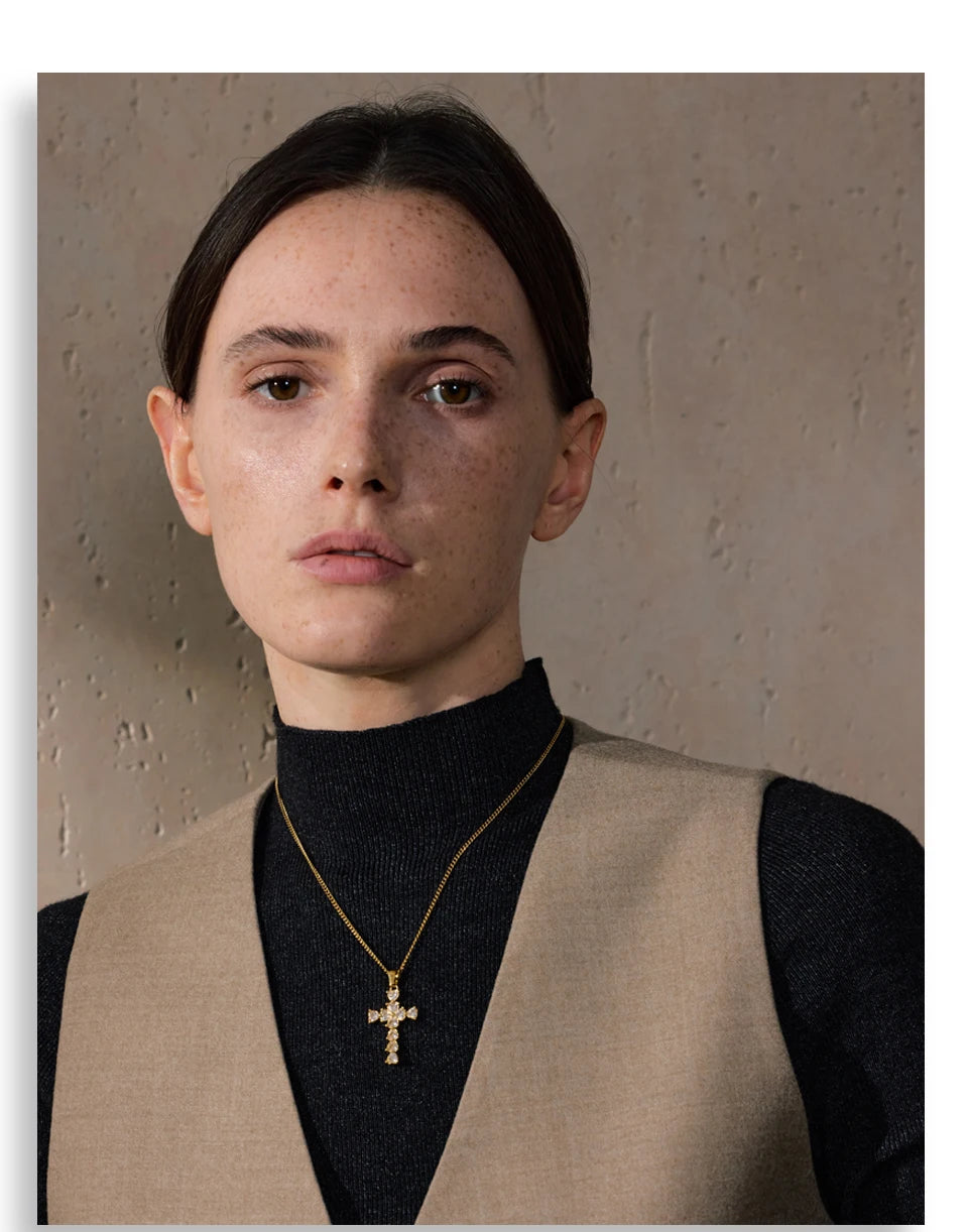 Colar Feminino Cruz Zircônia Cúbica Banhado a Ouro 18K