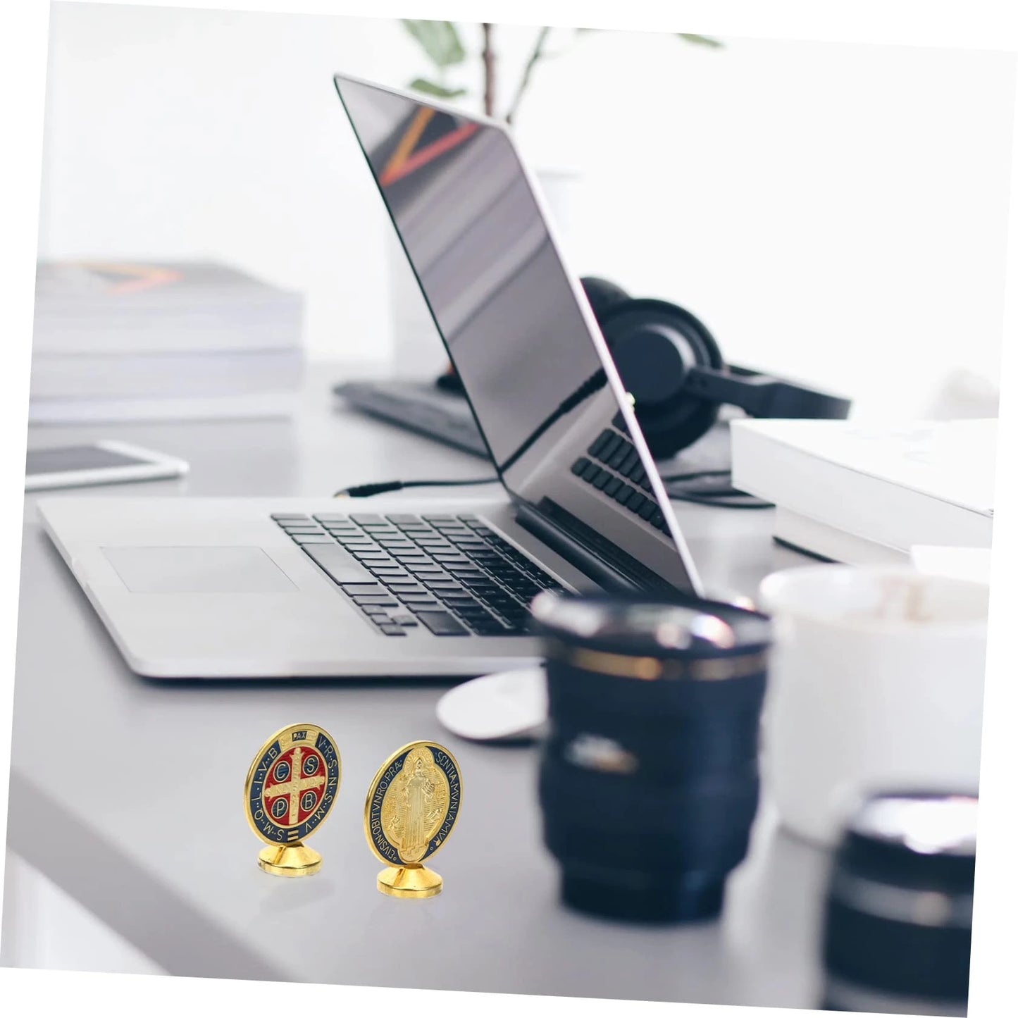 Ornamentos de Mesa Medalha São Bento em Liga de Metal