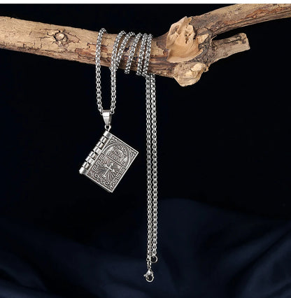 Colar Pingente Bíblia Vintage em Aço Inoxidável