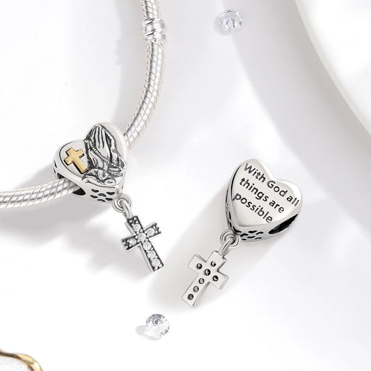 Berloque Cruz Prata Esterlina 925 com Mãos em Oração