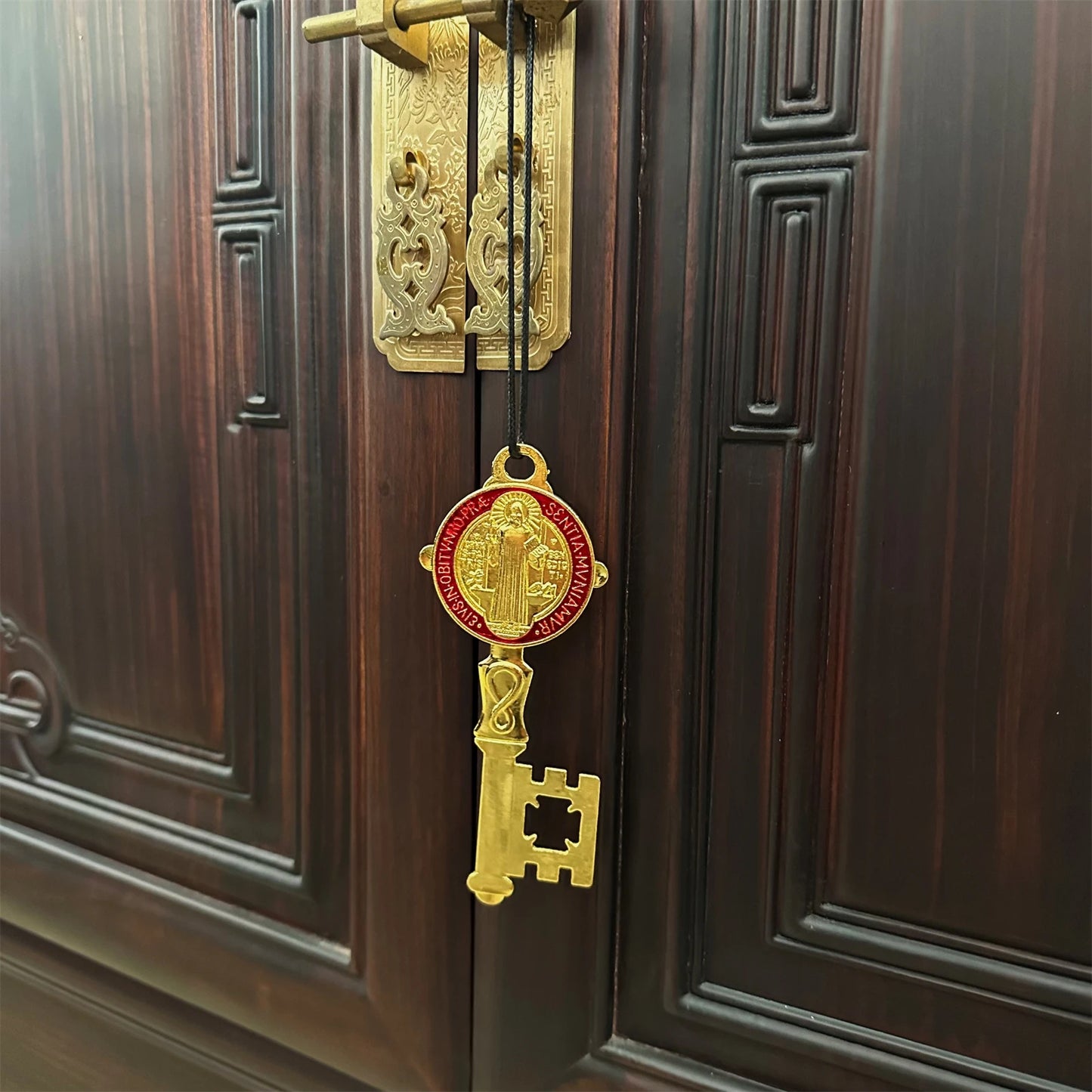 Chave Dupla Face São Bento 12cm – Elegância e Tradição