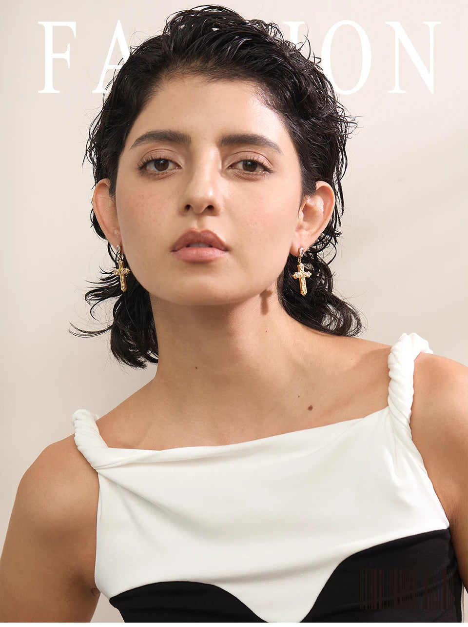 Brincos Dourados Cruz Celestial