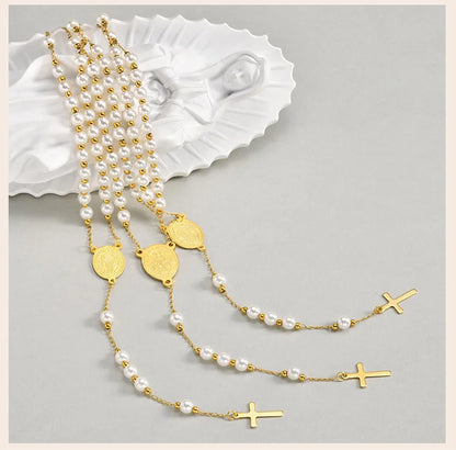 Colar Terço com Pérolas de Acrílico Banhado a Ouro 18k