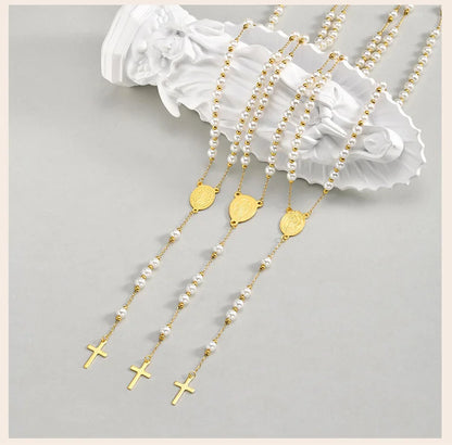 Colar Terço com Pérolas de Acrílico Banhado a Ouro 18k