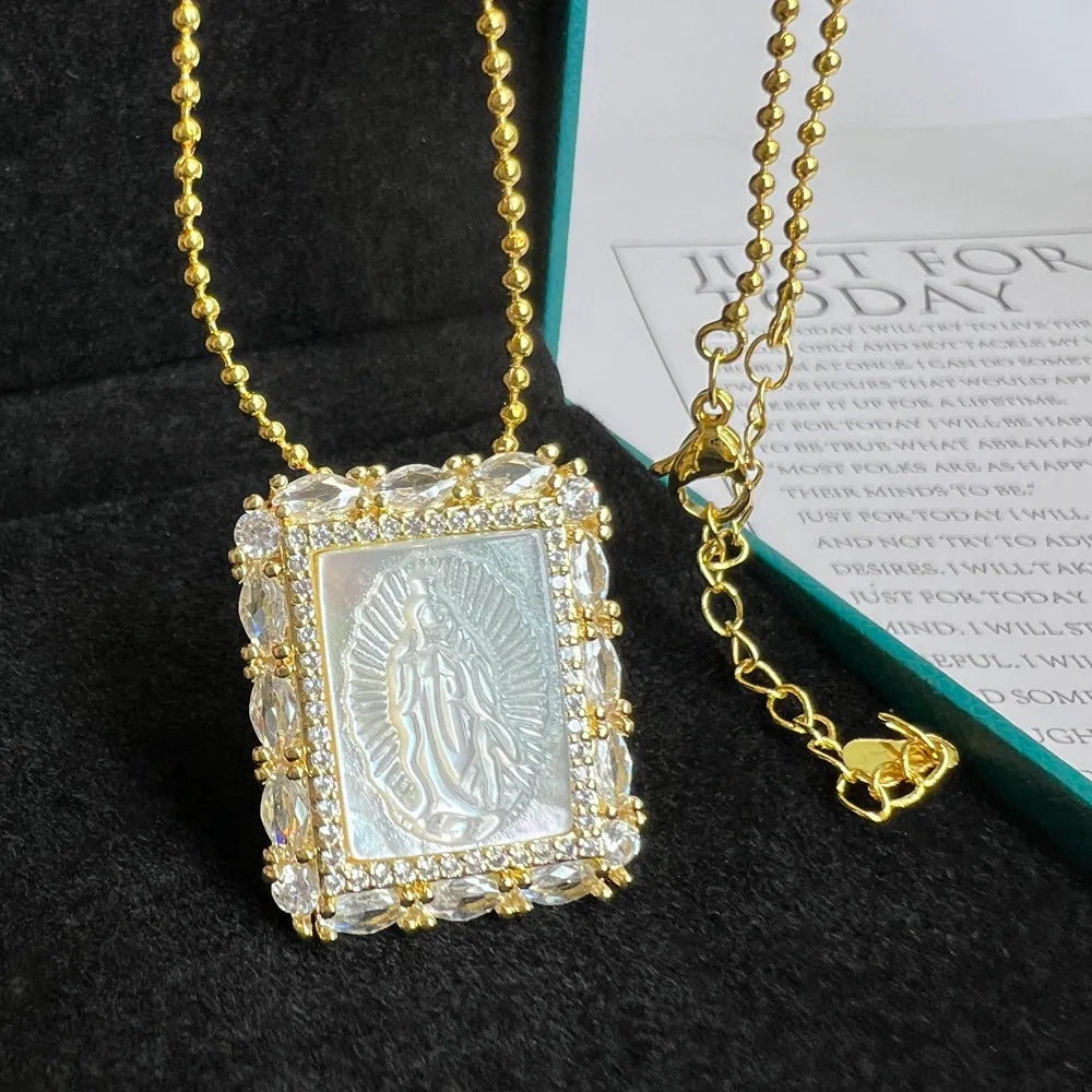 Colar Religioso de Madrepérola com Medalha da Virgem Maria