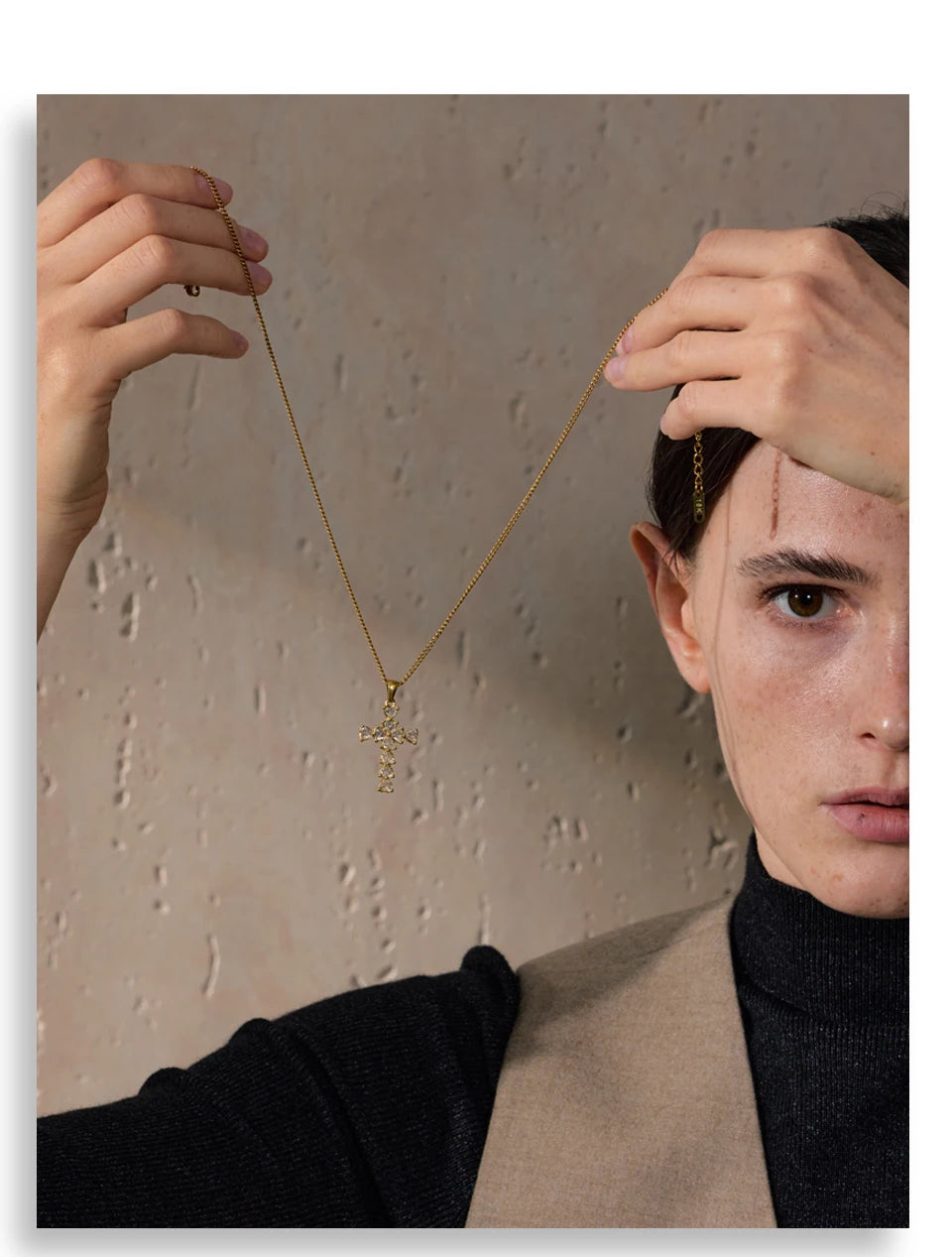 Colar Feminino Cruz Zircônia Cúbica Banhado a Ouro 18K