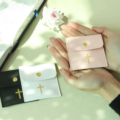 Bolsa Porta Terço em Couro com Cruz Dourada