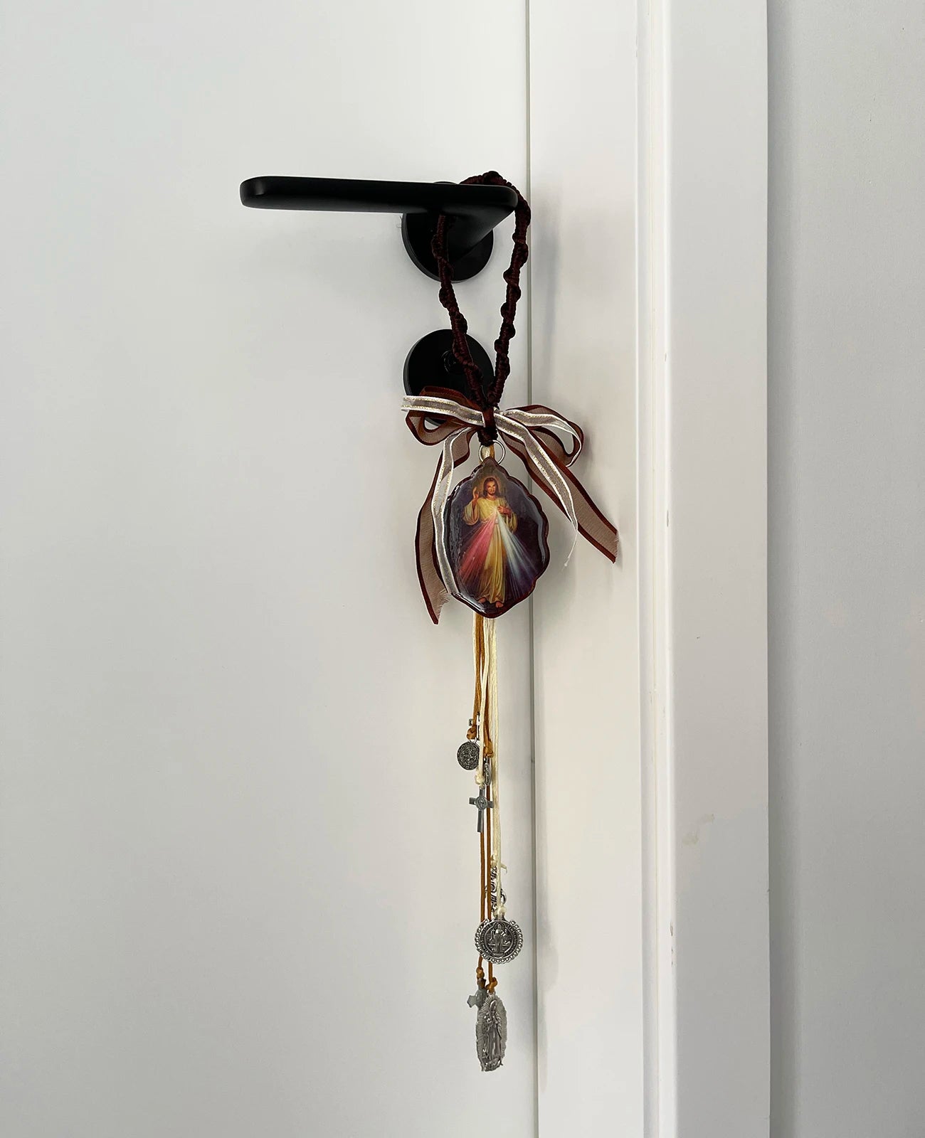 Diyalo-medalha católica de madeira, ornamento do coração sagrado do deus de jesus, pendente para o carro, joia religiosa