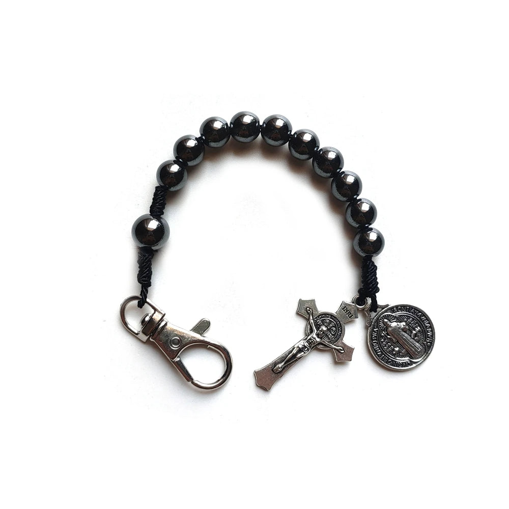 Chaveiro Dezena de Hematita com Cruz e Medalha de São Bento