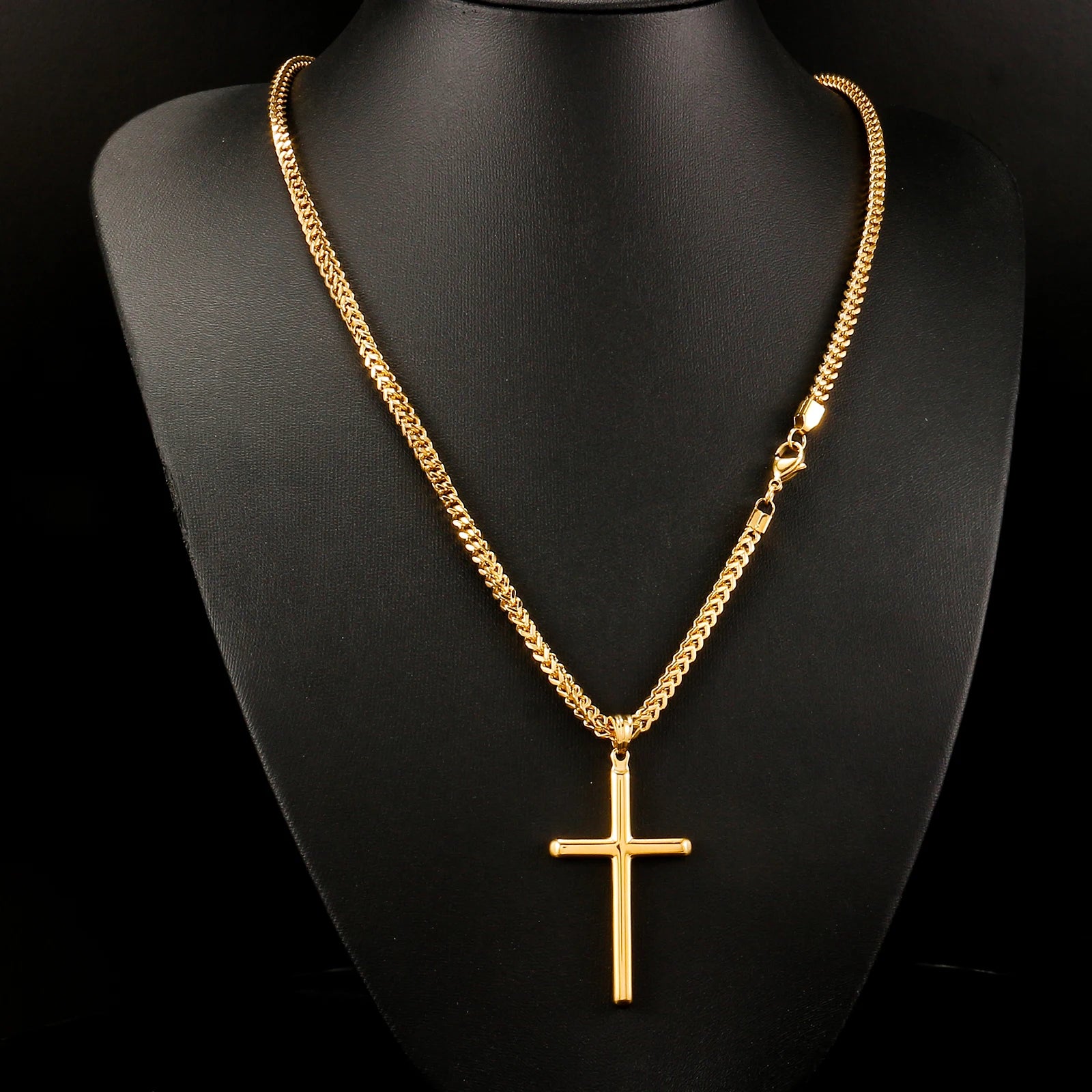 colar de cruz dourado