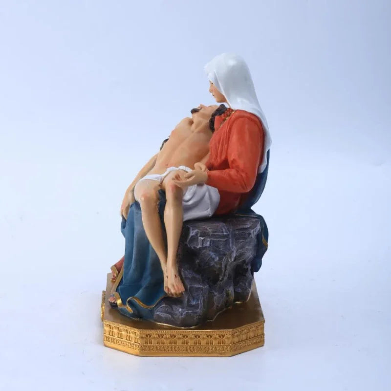 Imagem de Nossa Senhora da Piedade em Resina – Amor e Compaixão Materna