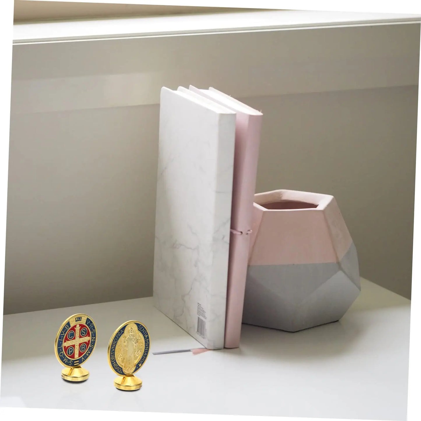 Ornamentos de Mesa Medalha São Bento em Liga de Metal