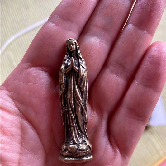 Imagem de Nossa Senhora de Lourdes de Cobre 5,5cm – Fé e Devoção em Cada Detalhe