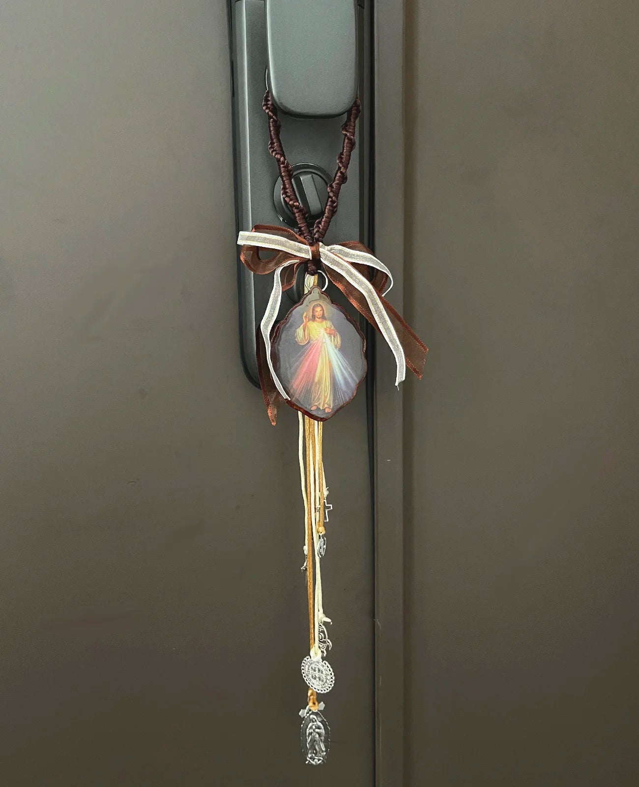 Diyalo-medalha católica de madeira, ornamento do coração sagrado do deus de jesus, pendente para o carro, joia religiosa