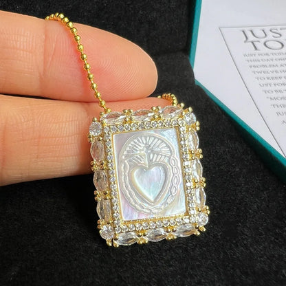 Colar Religioso de Madrepérola com Medalha da Virgem Maria