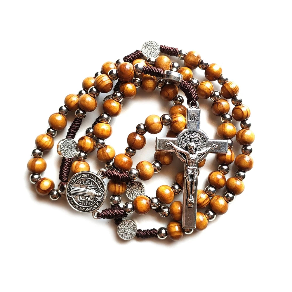 Terço com Medalha e Cruz de São Bento com Contas de Madeira