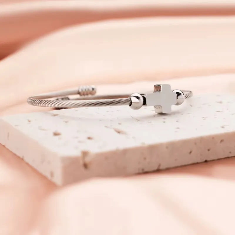 Pulseira Feminina de Aço Inoxidável com Cruz