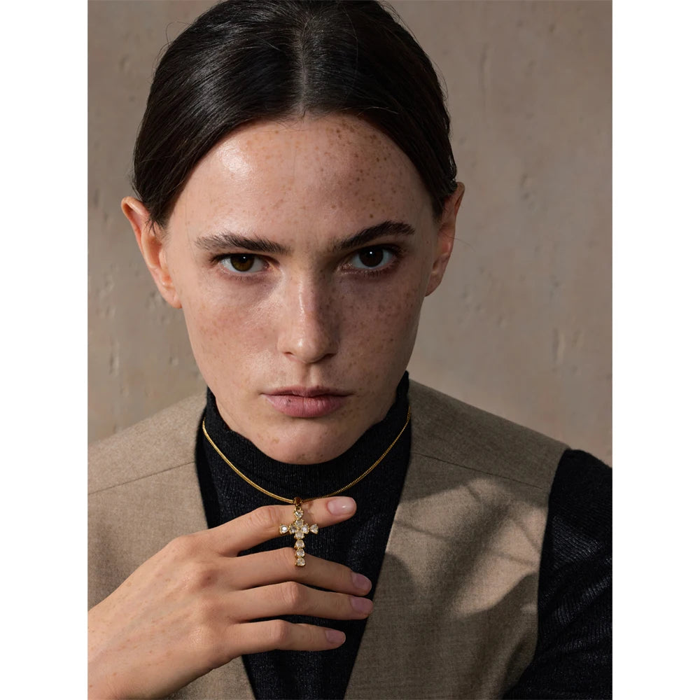 Colar Feminino Cruz Zircônia Cúbica Banhado a Ouro 18K