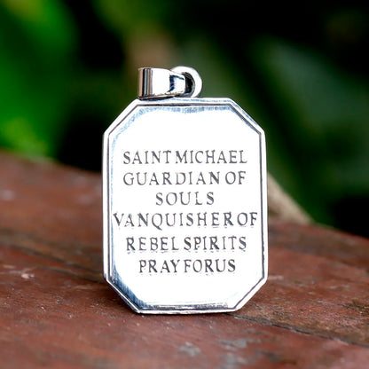 Colar Masculino Prateado Octogonal São Miguel em Aço Inoxidável