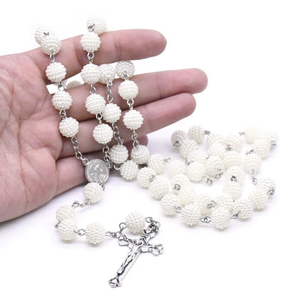 Terço de Contas Brancas com Entremeio de São Bento