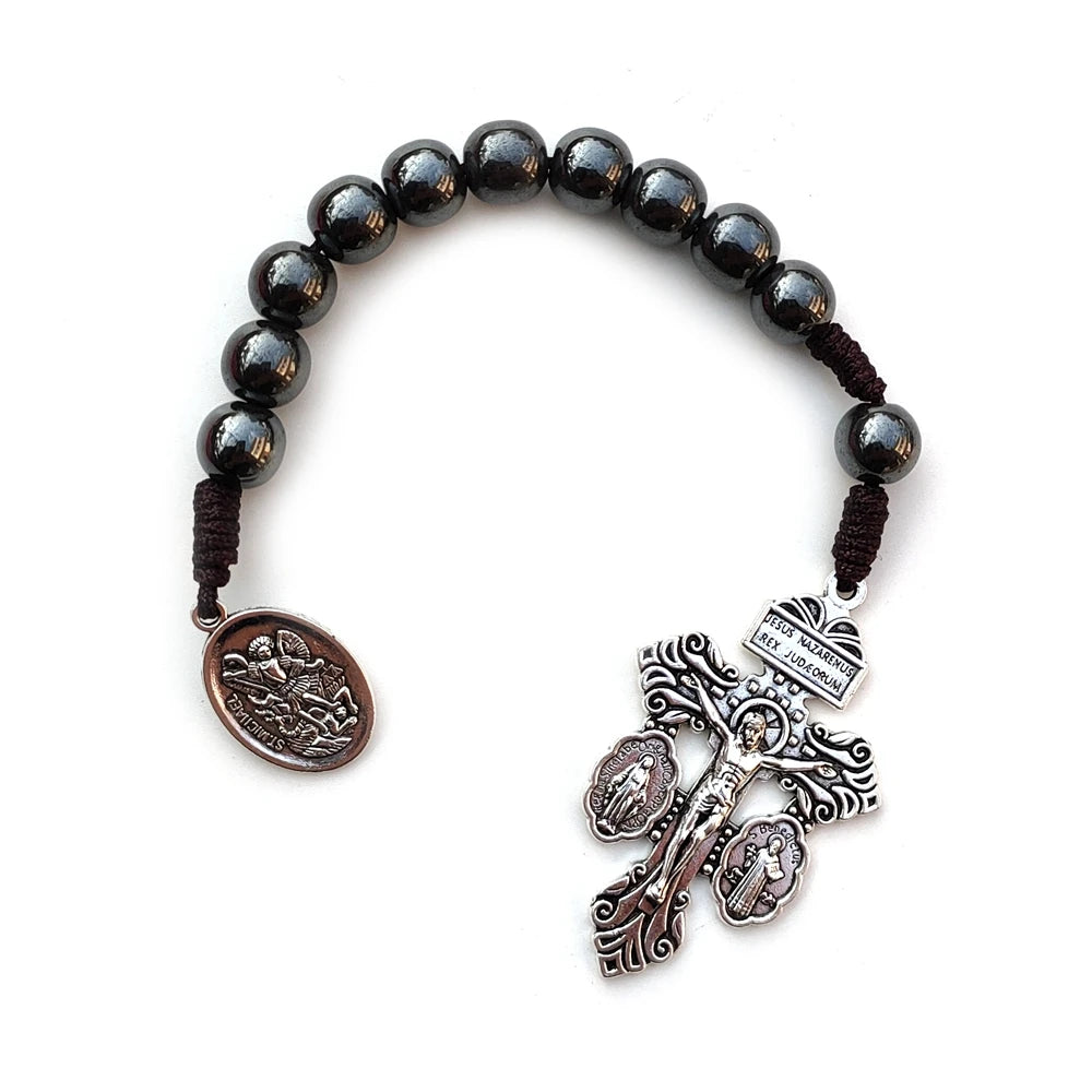 Mini Terço Dezena de São Miguel com Cruz do Perdão e Contas de Hematita