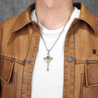 Colar Crucifixo Masculino Modelo Cruz de São Bento Prata e Dourado
