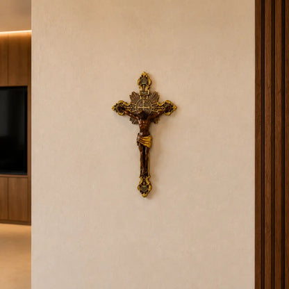 Cruz de São Bento em Madeira de Faia Europeia com Detalhes Dourados