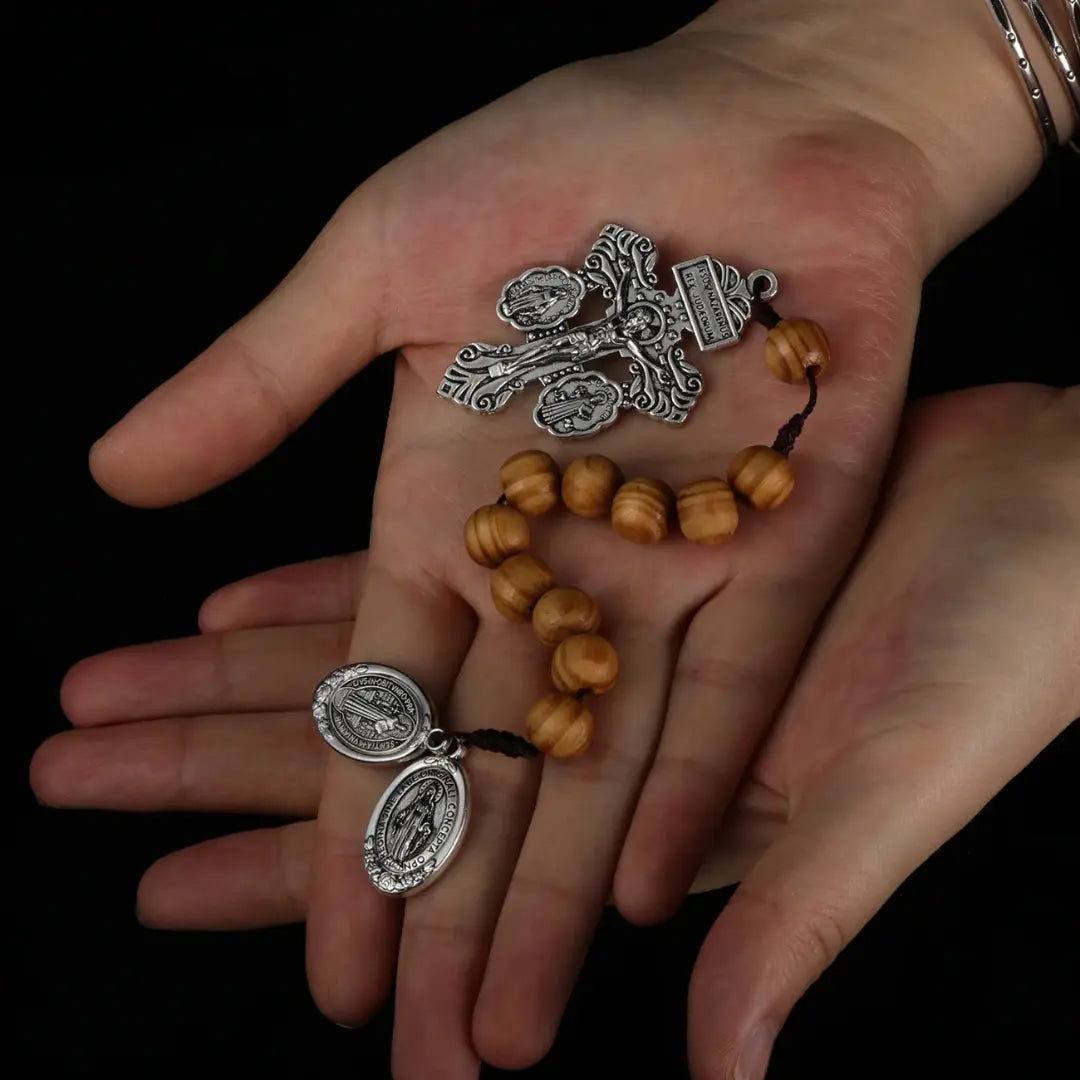 mini terço, terço compacto, terço de madeira, terço do perdão