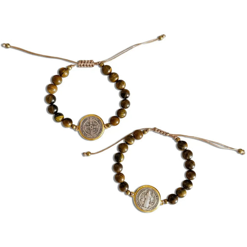 pulseira com medalha de são bento e pedras olho de tigre