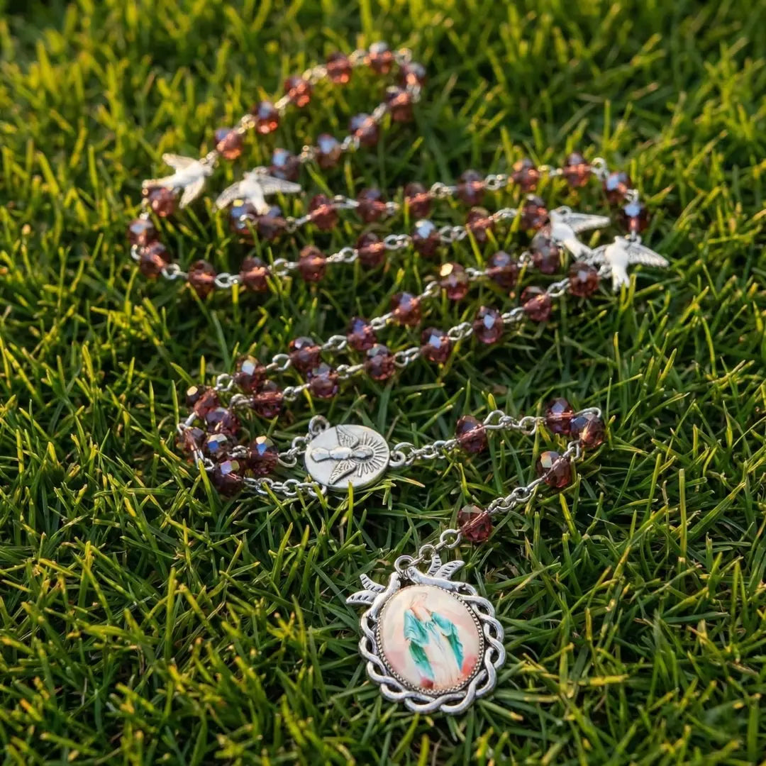 terço do divino espírito santo, terço vermelho, terço de nossa senhora das graças