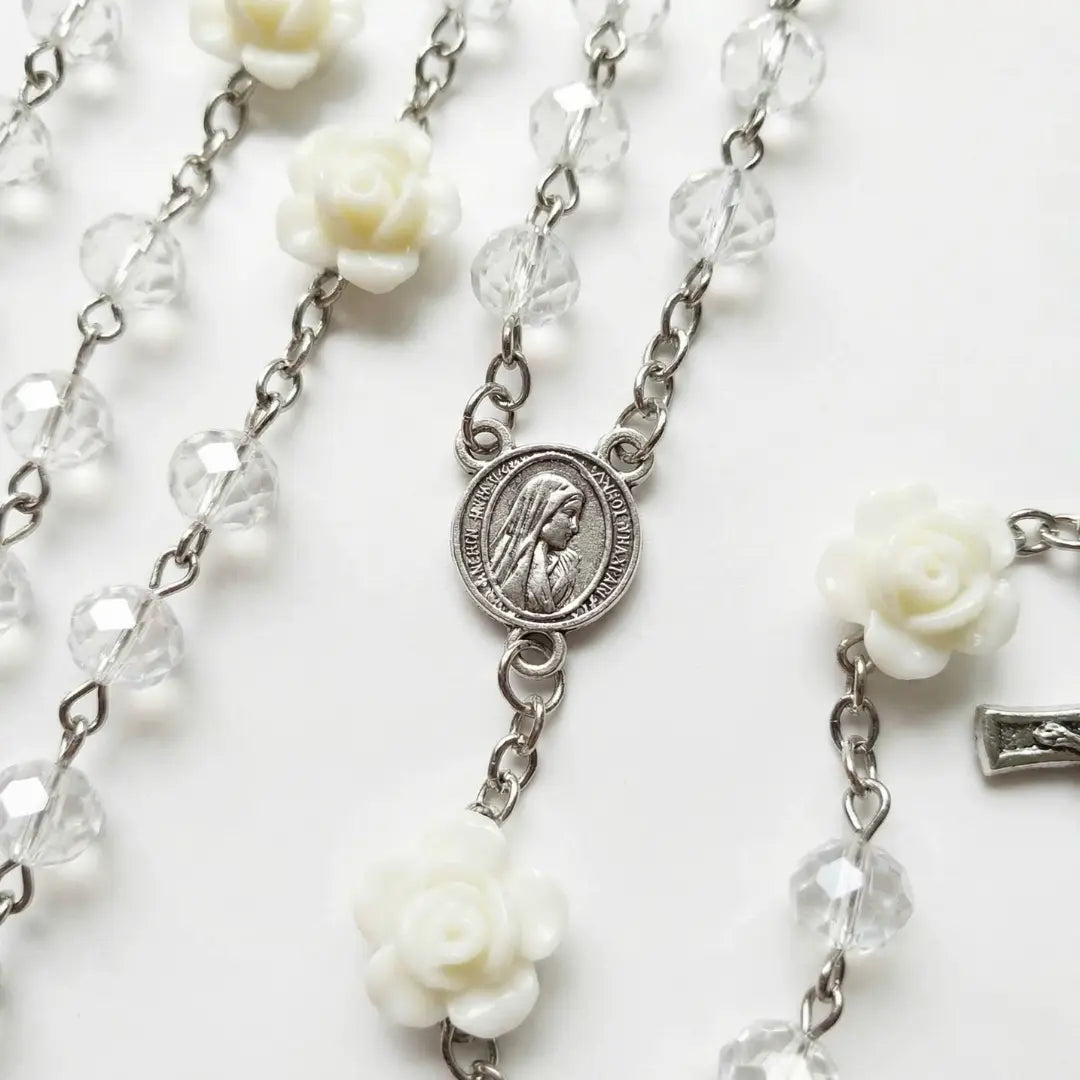 terço feminino delicado com contas de cristais